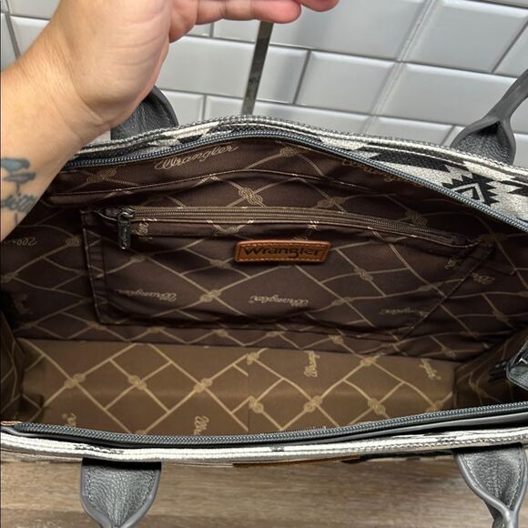 Wrangler large zip top tote bag - Picture 5 of 6